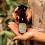 Parfum auto cu pulverizator – Piper Negru și Cardamom (100 ml)